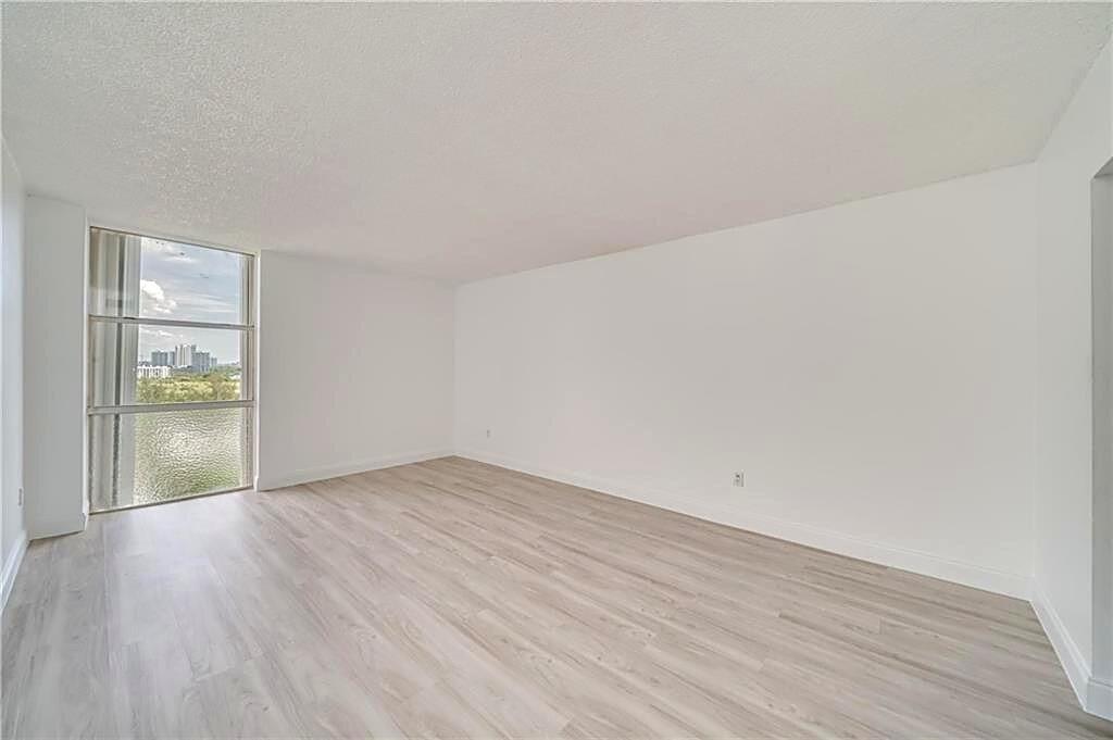North Miami photo 3