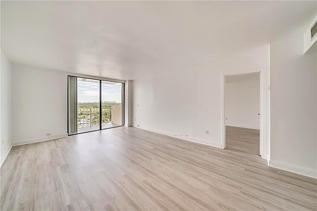 North Miami photo 4