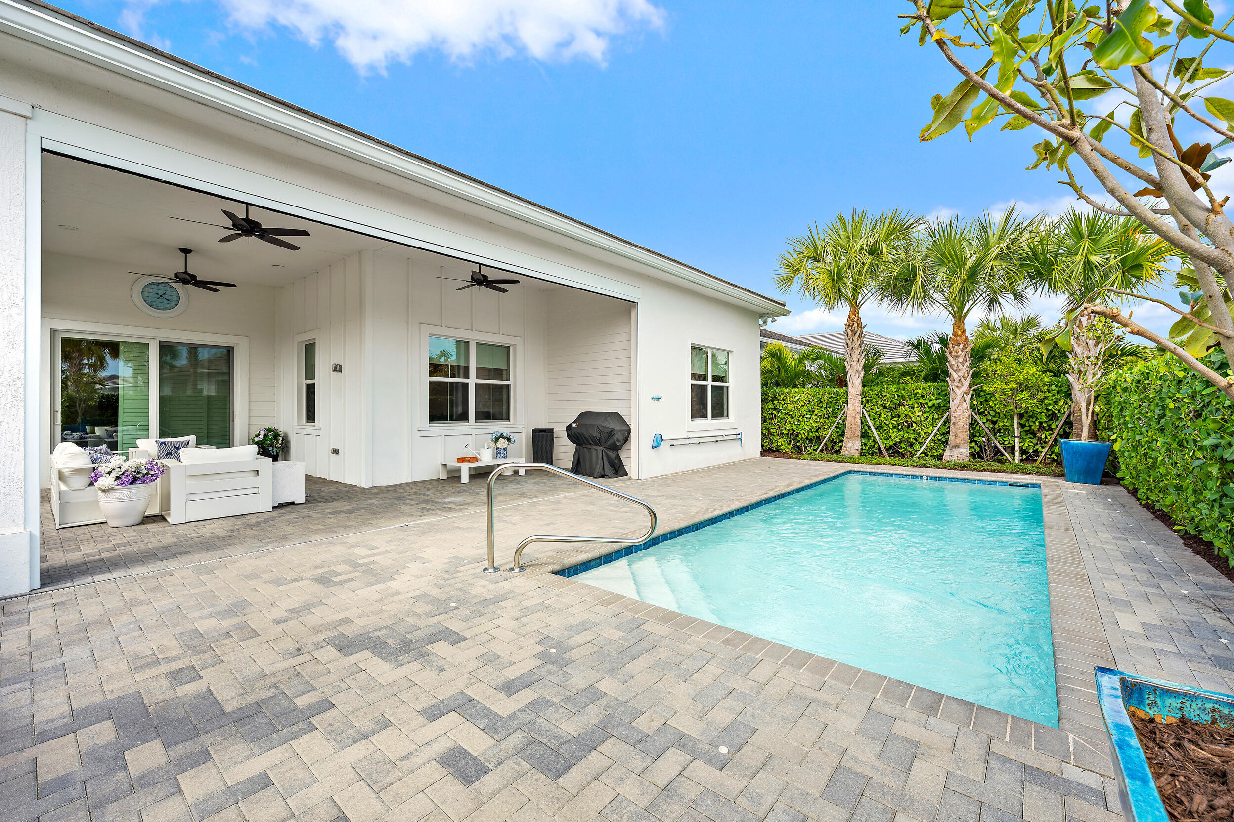 Palm Beach Gardens photo 2