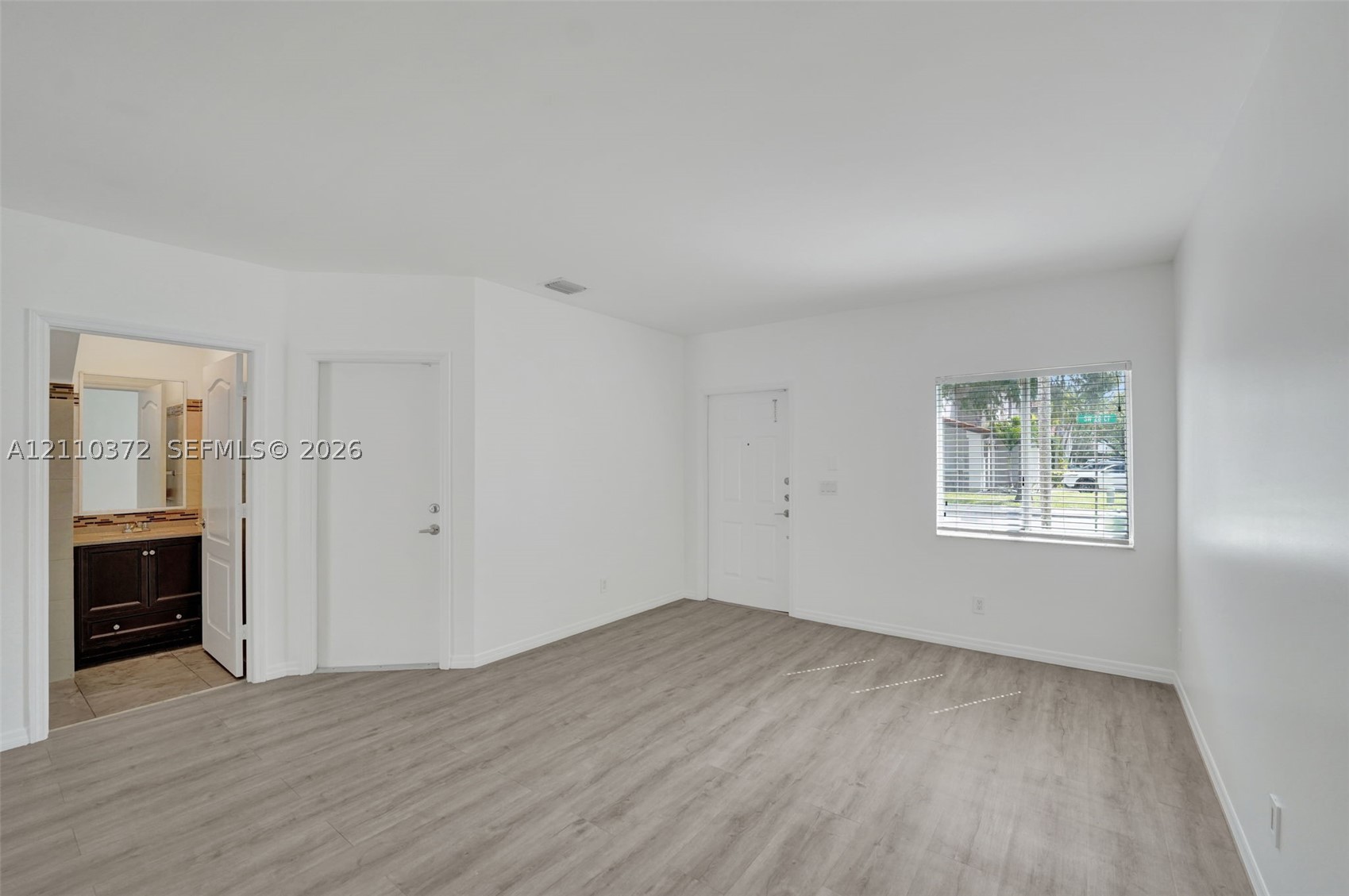 Miramar photo 5
