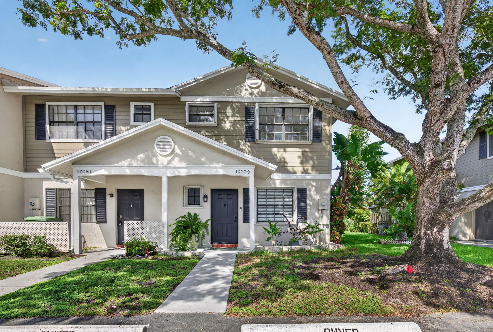 Pembroke Pines photo 2