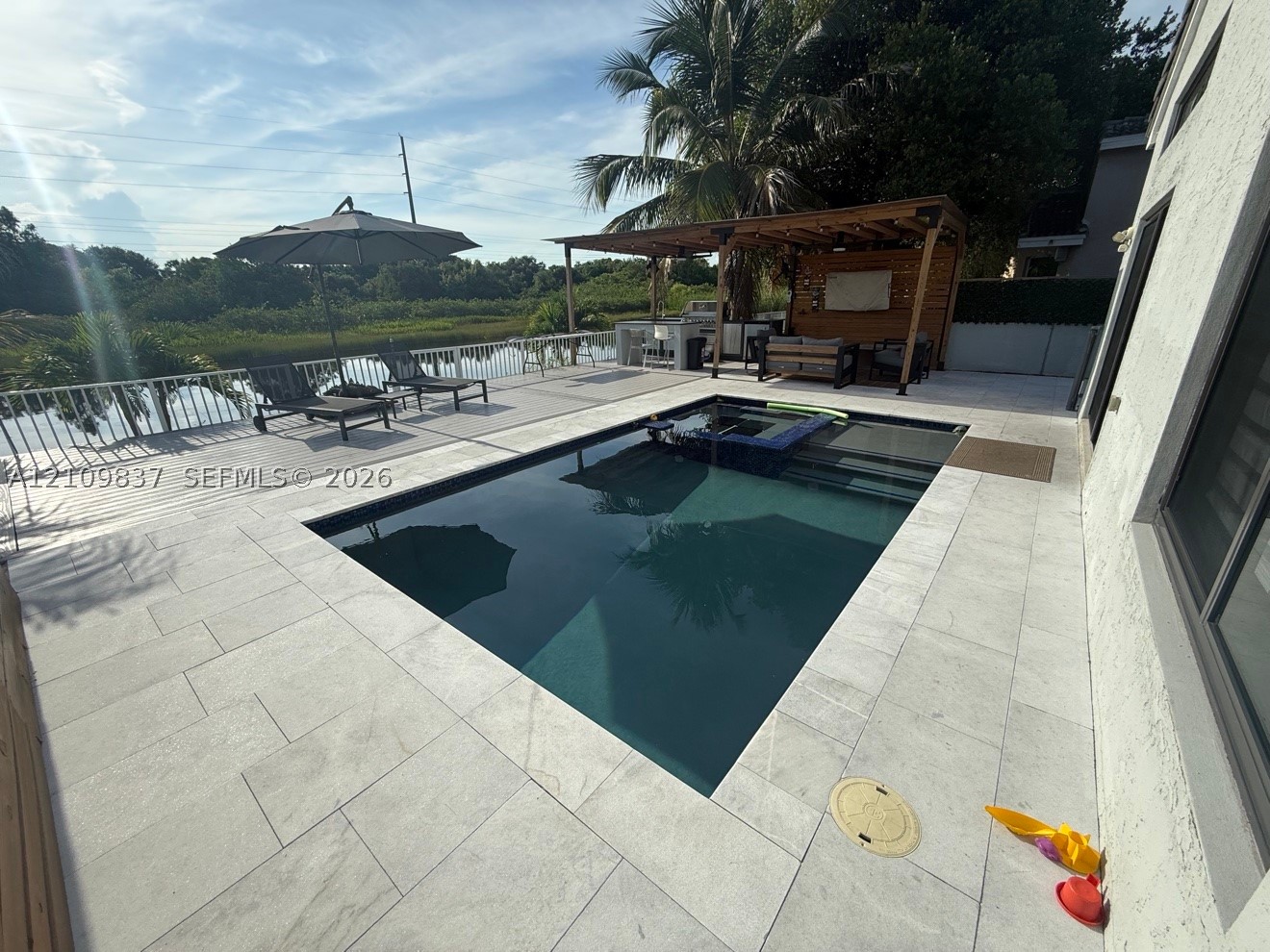 Miramar photo 2