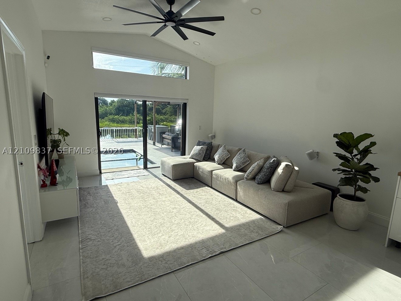 Miramar photo 3