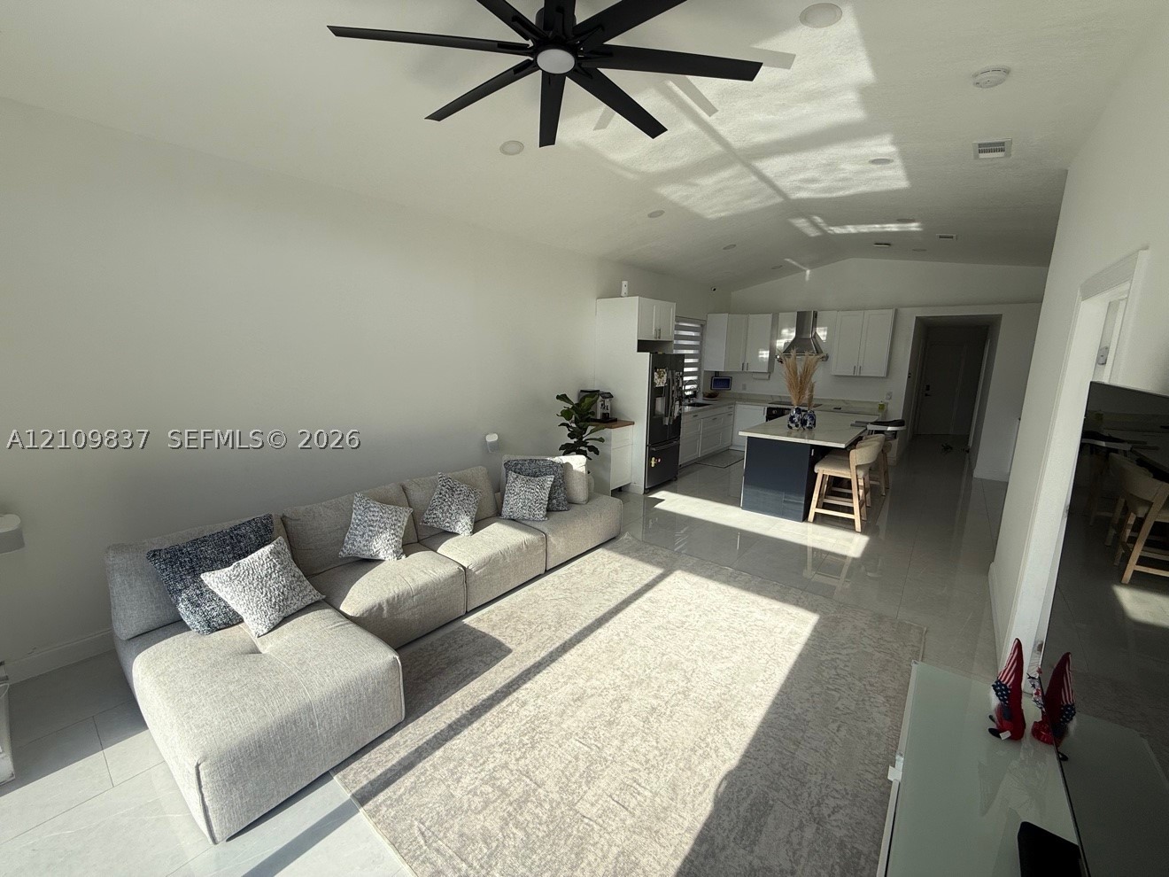 Miramar photo 5