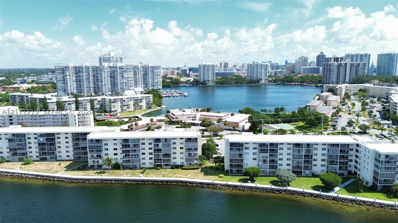 Aventura photo 2