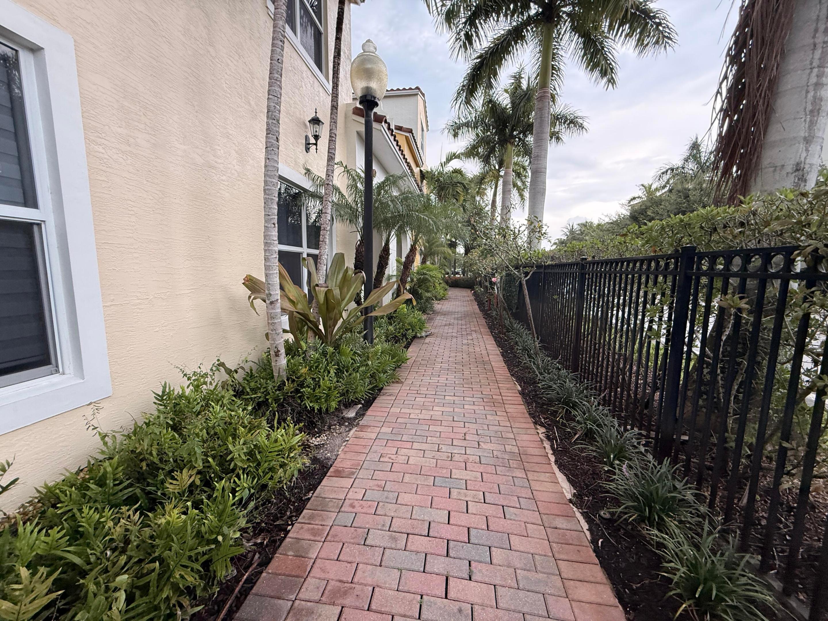 Pembroke Pines photo 2