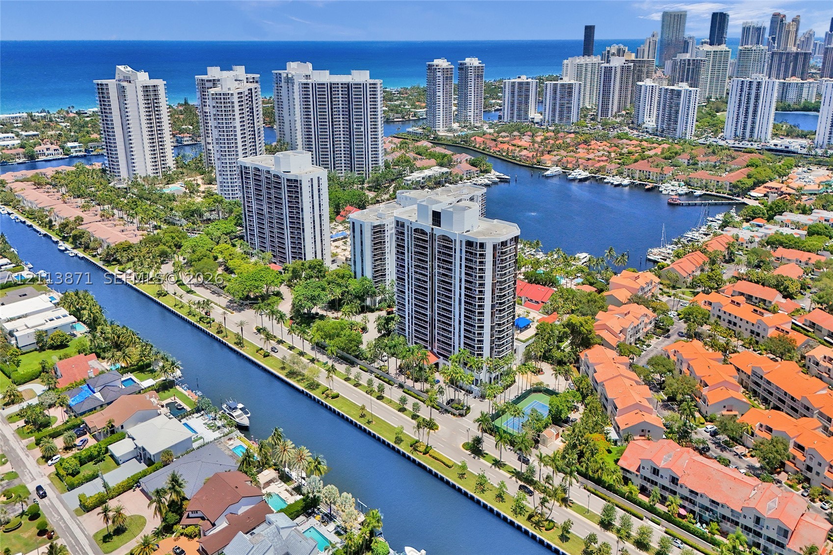 Aventura photo 2