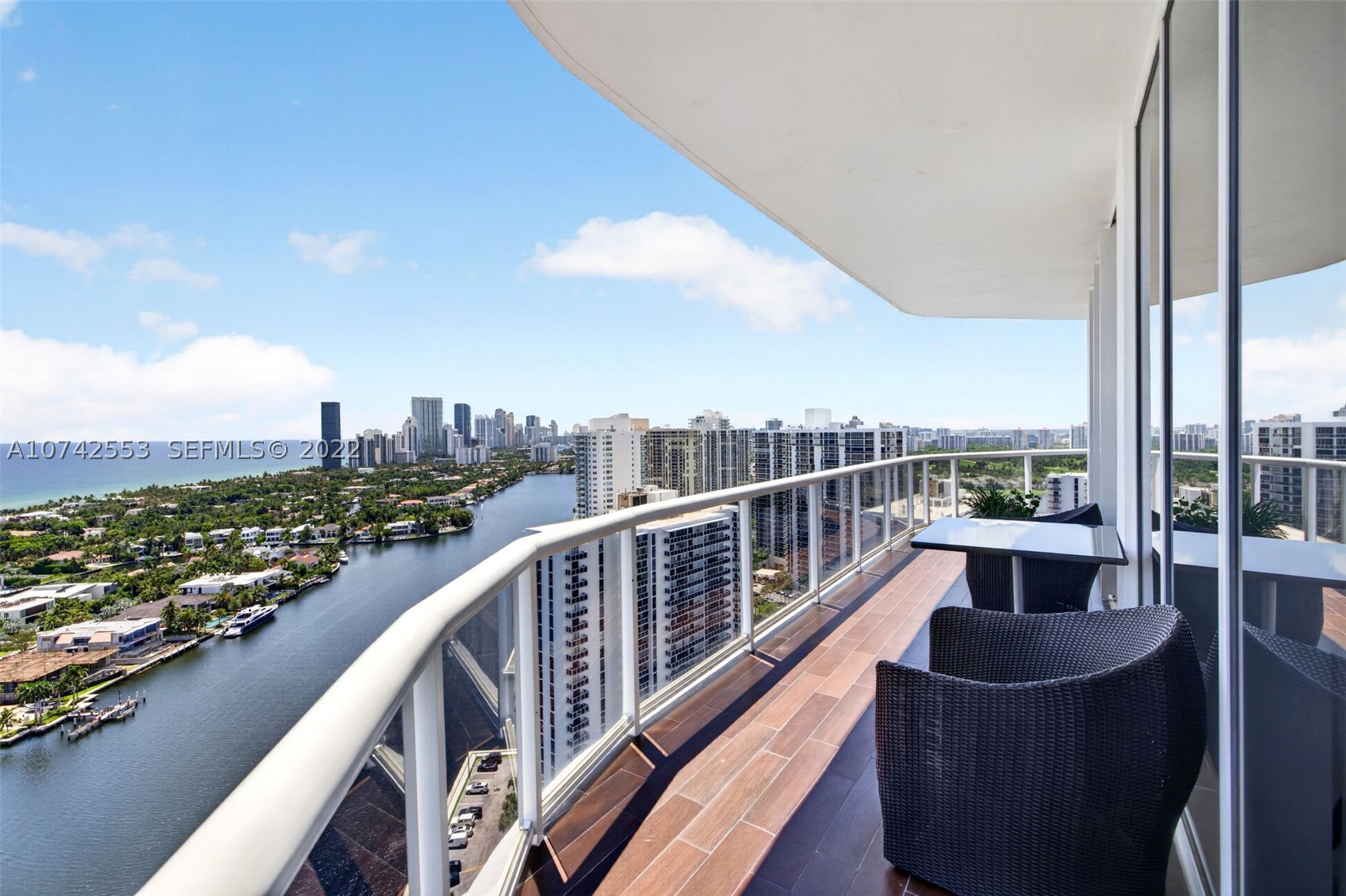 Aventura photo 2